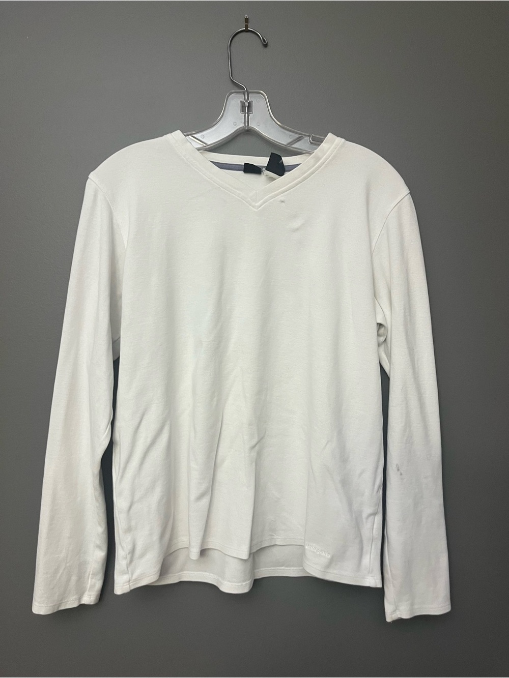Patagonia Women’s White Long Sleeve Organic Cotton V-Neck Shirt - Size M